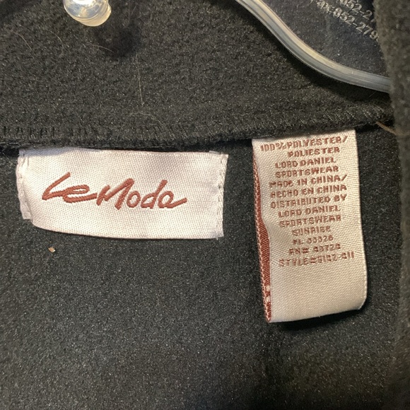 LeModa Cape - Picture 5 of 5